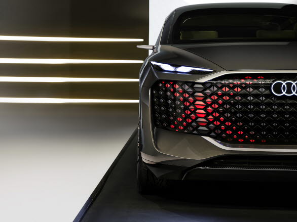 Audi urbansphere concept med strålkastare som kommunicerar med omgivningen