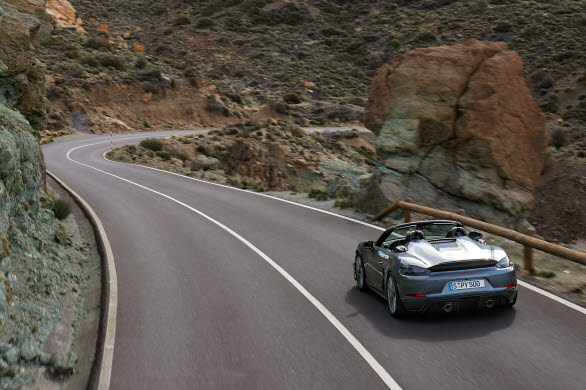 Porsche kröner modellserien 718 med en taklös toppmodell: nya 718 Spyder RS