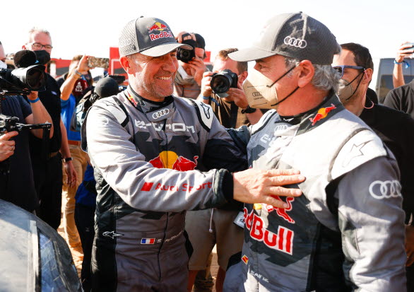 Stephane Peterhansel och Carlos Sainz, etappvinnare i Dakarrallyt för Audi Sport