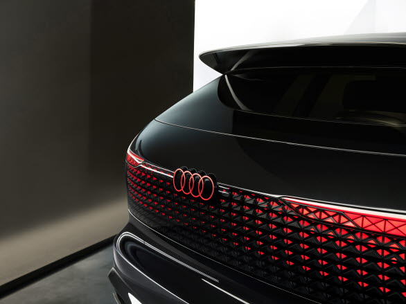 Audi urbansphere concept med bakljus som kommunicerar med omgivningen