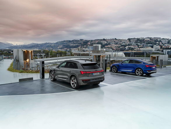 Audi charging ger enkel access till över 400.000 laddpunkter via ett laddkort eller myAudi-appen