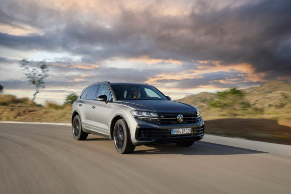 Nya Touareg R eHybrid  i lacken Silicon Grey Matt.