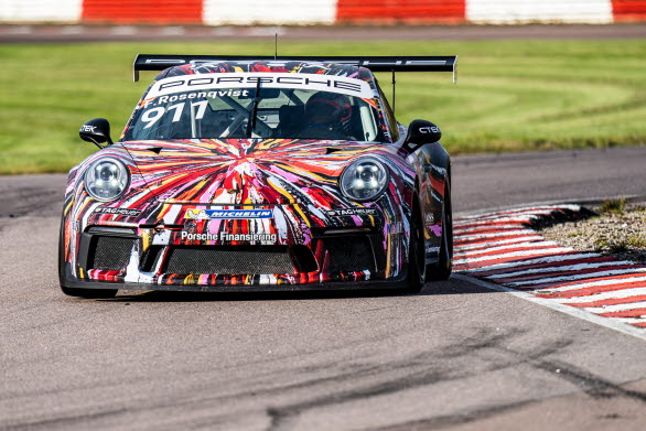 During the 2021 Carrera Cup championship finale, Rosenqvist coloured the starting grid with a Porsche 911 GT3 Cup car in a magnificent custom-designed livery by former F1 driver Stefan “Lill-Lövis” Johansson.