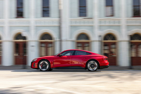 Audi e-tron GT quattro - World Performance Car of the Year 2022