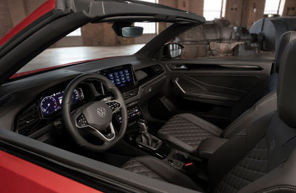 Digital Cockpit och en nydesignad multifunktionsratt är standard i nya T-Roc.
